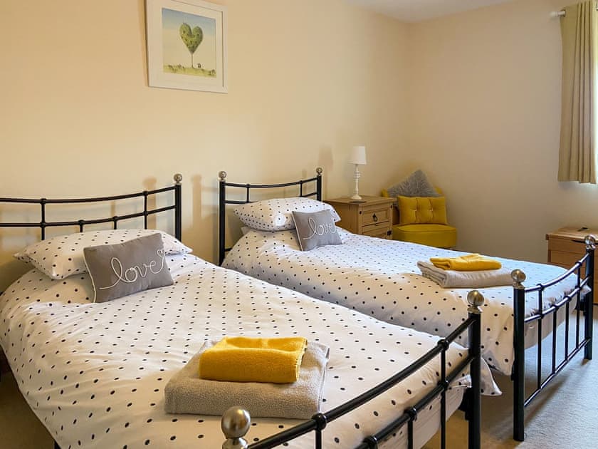 Twin bedroom | Coed y Nant Barn, Rhôs, near Pontardawe