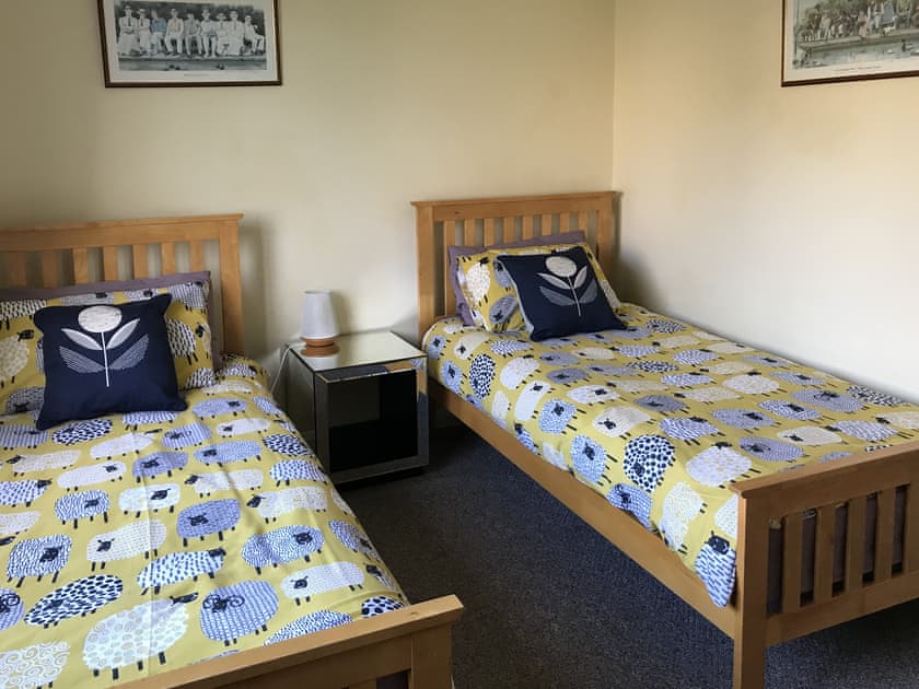 Twin bedroom | Kestrel - Caves Farm Barns, Near Ely