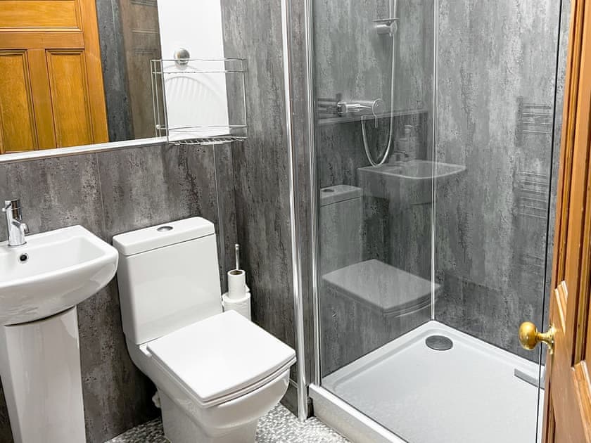En-suite shower room | Holborn House, Bowness on Windermere