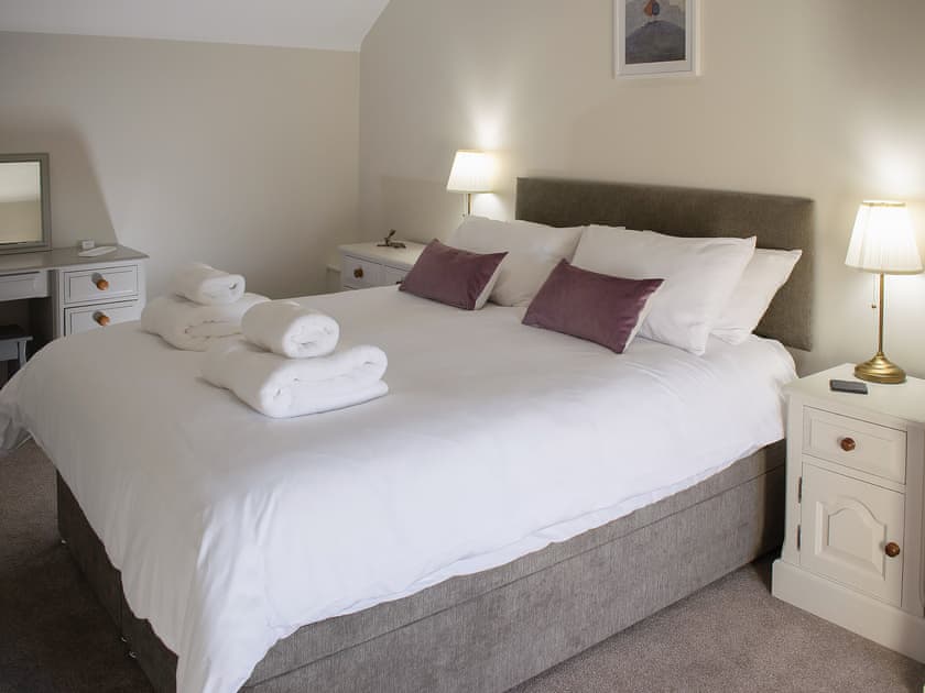 First Floor Kingsize Bedroom 3 | Whitehouse Farm Barn, Heathcote, near Hartington
