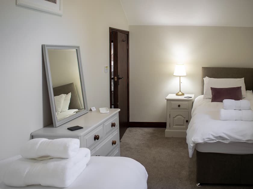 First Floor Twin Bedroom 5 | Whitehouse Farm Barn, Heathcote, near Hartington