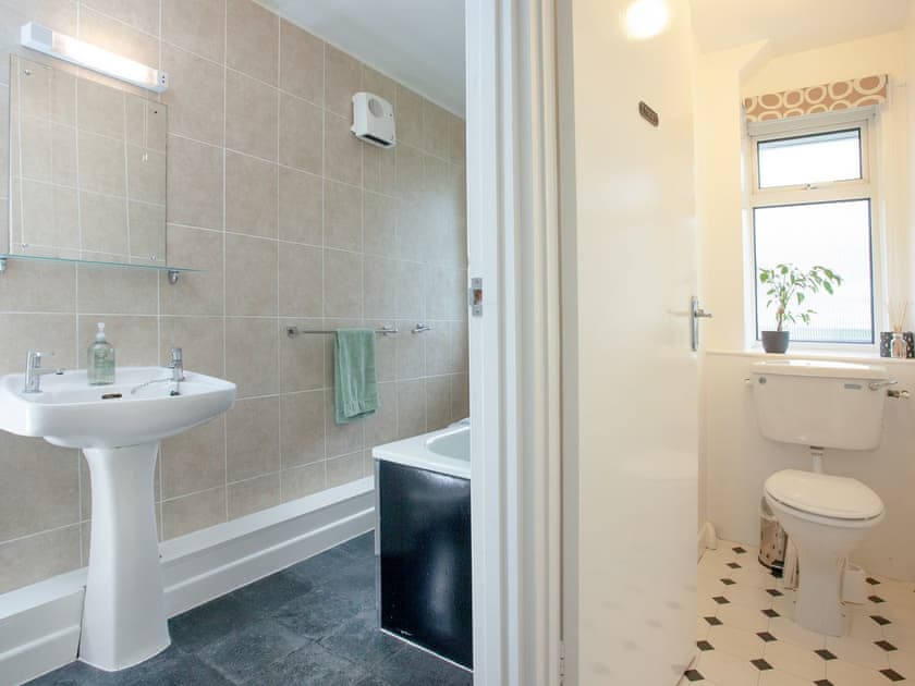 Bathroom | Higher Trewithen Holiday Cottages- The Hayloft - Higher Trewithen Holiday Cottages, Sithians, near Falmouth