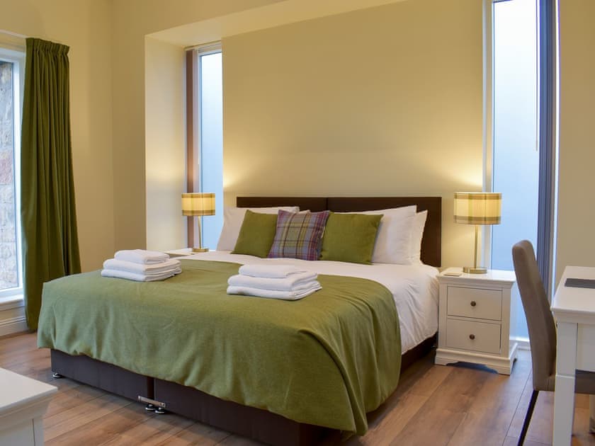 Double bedroom | Falcon Cottage, Linlithgow