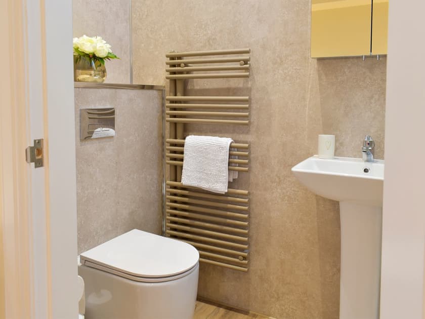 En-suite | Falcon Cottage, Linlithgow