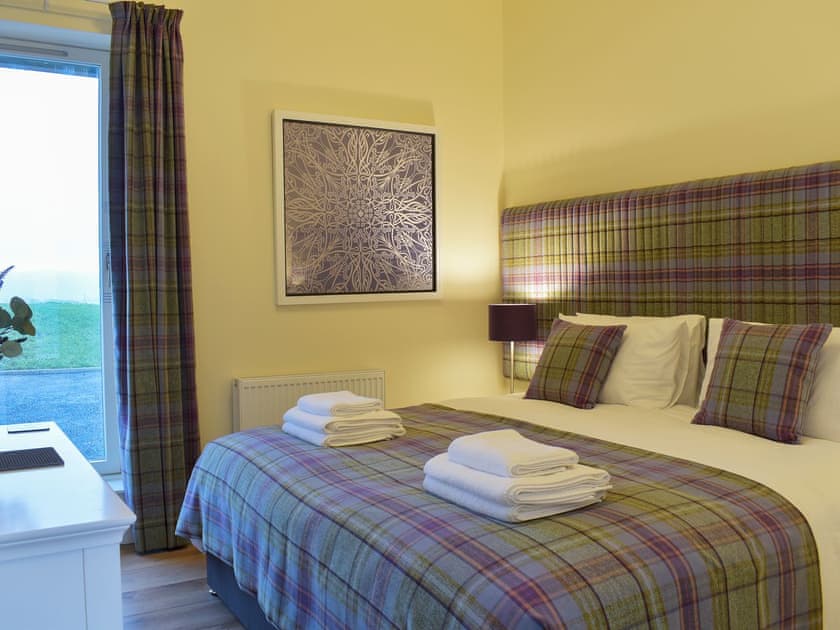 Double bedroom | Falcon Cottage, Linlithgow