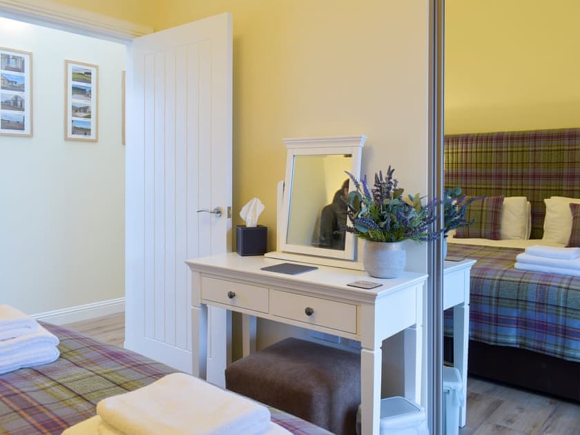 Double bedroom | Falcon Cottage, Linlithgow