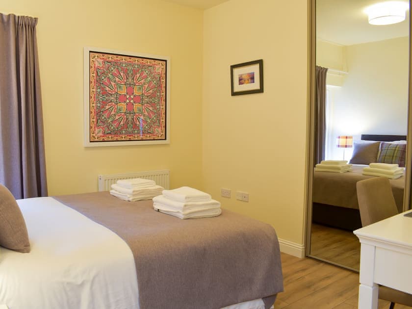 Double bedroom | Falcon Cottage, Linlithgow