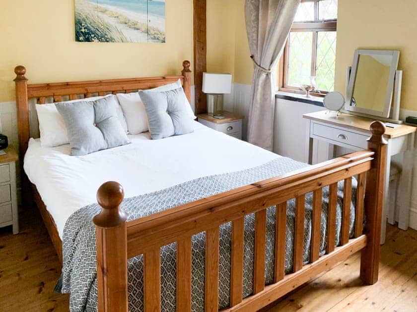 Kingsize Bedroom with walk in wardrobe and ensuite  | Keepers Cottage, Red Wharf Bay