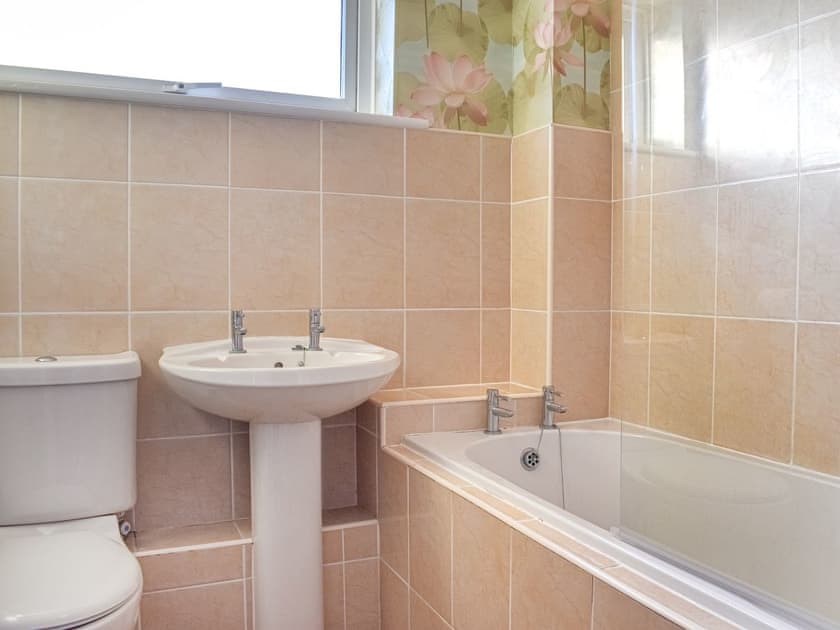 Bathroom | Bee’s Place, Whitby