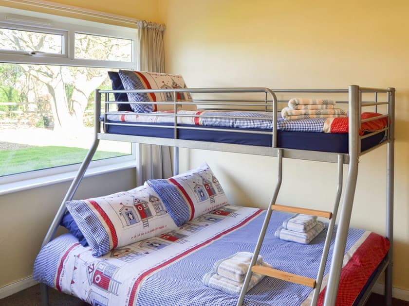 Bunk bedroom | Cast Away, Winterton on Sea