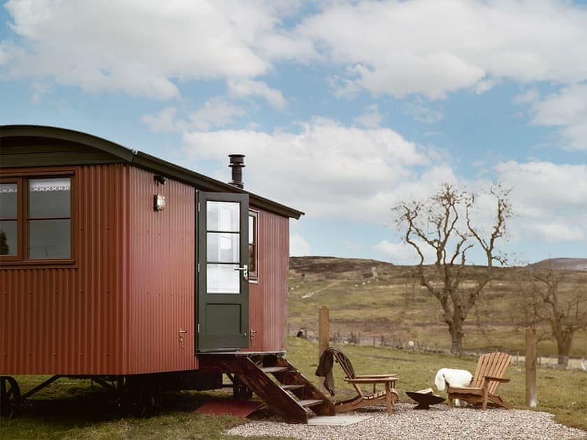 Exterior | Lapwing Shepherds Hut - Atholl Estate, Pitlochry