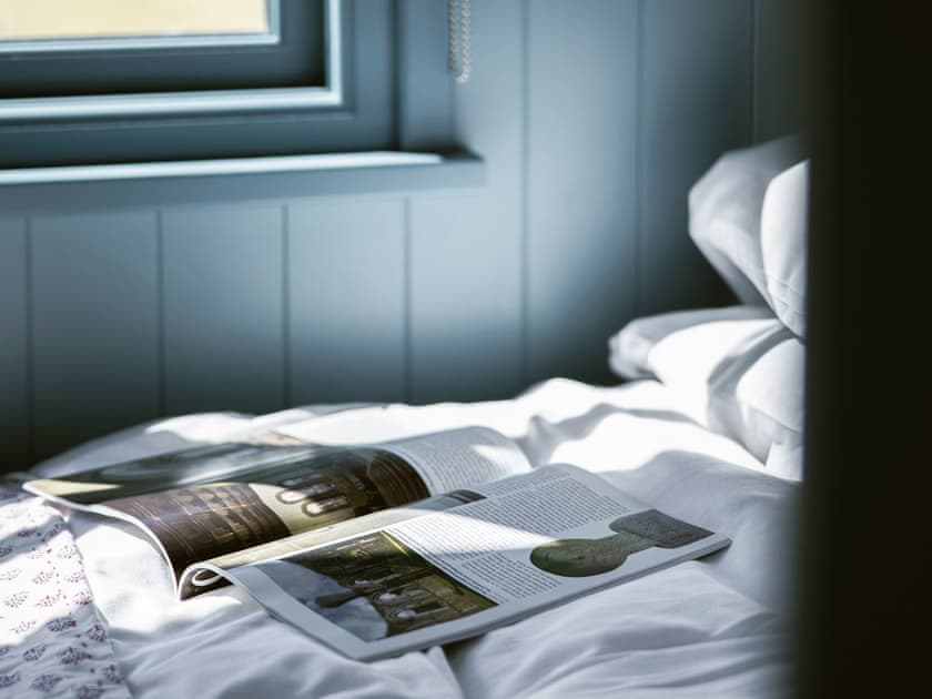 Double bedroom | Curlew Shepherds Hut - Atholl Estate, Pitlochry