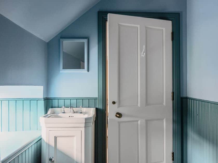 Bathroom | Clachan Cottage - Atholl Estate, Pitlochry