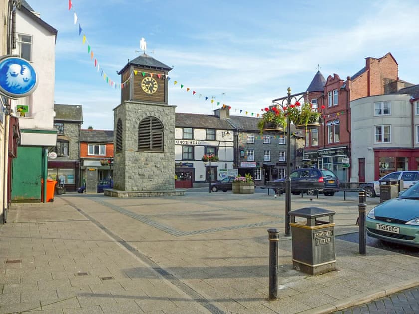 Llanrwst Square | Bryn Amlwg, Llanrwst