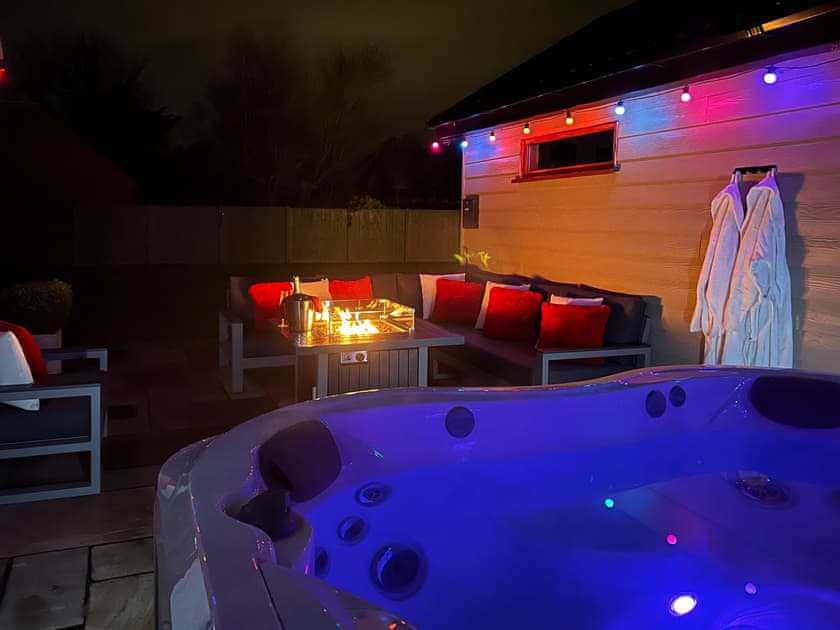 Hot tub | Rivendell Lodge, Leziate, near Kings Lynn