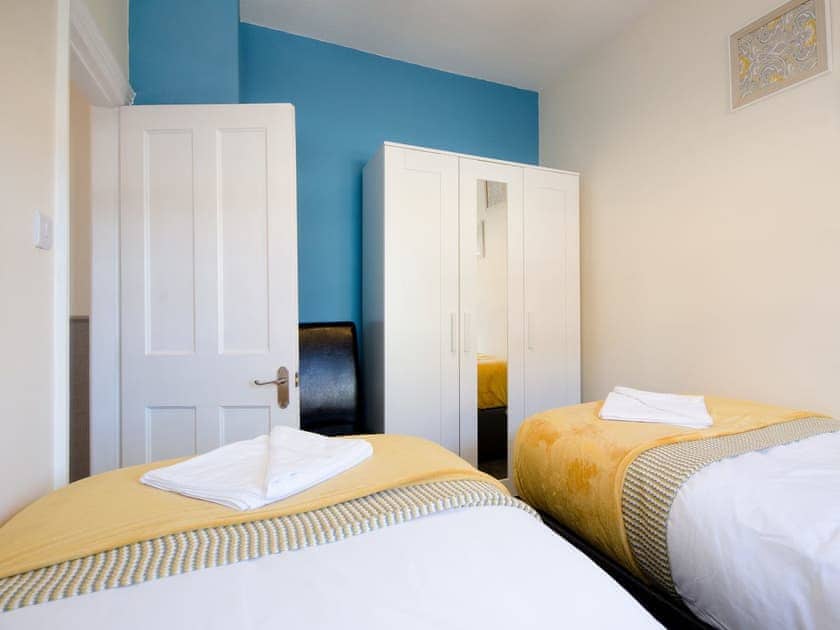 Twin bedroom | The Townhouse - Ashville Houses, Scarborough