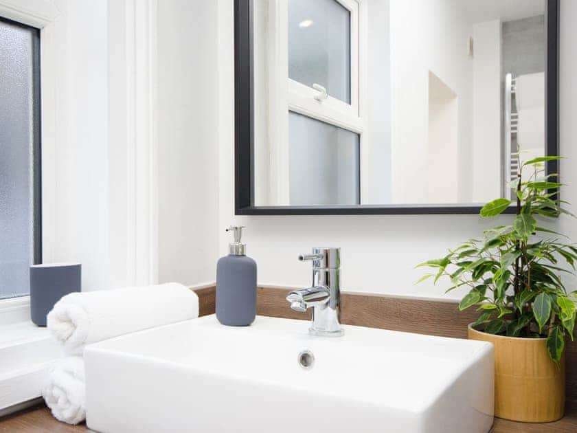 Bathroom | The Townhouse - Ashville Houses, Scarborough