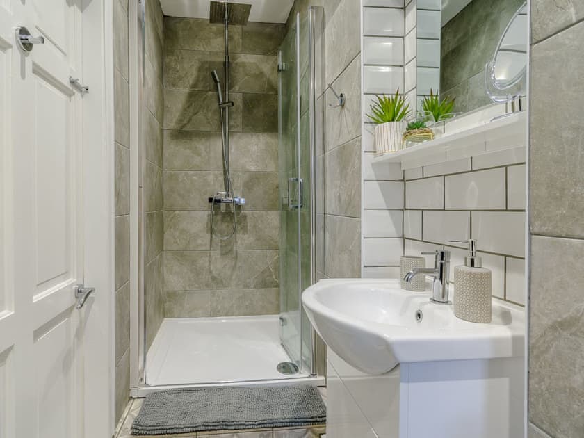 Bathroom | Hidden Winds Cottage, Guisborough