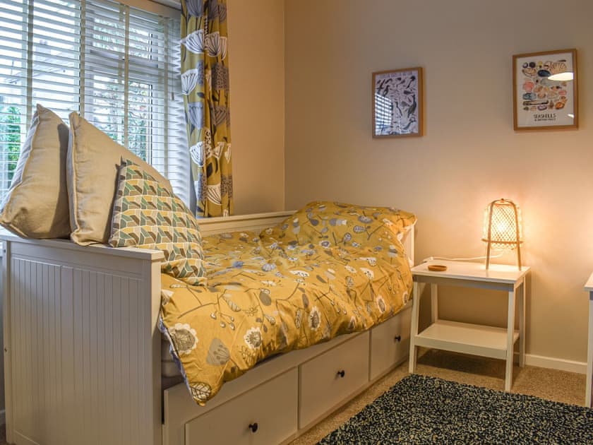 Twin bedroom | Oystercatcher, Benllech