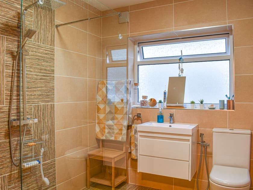 Bathroom | Oystercatcher, Benllech