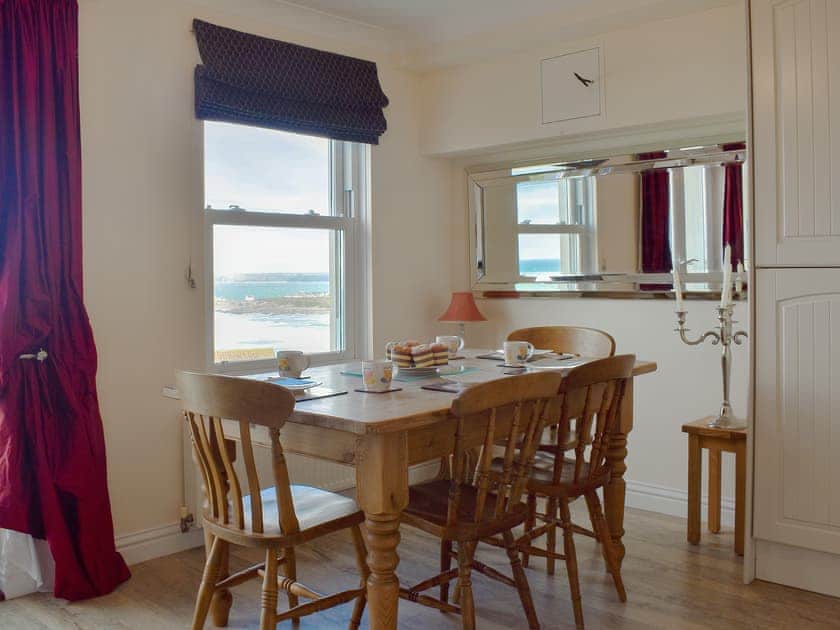 Dining Area | Seaview Apartment21 Spinnakers, Newquay