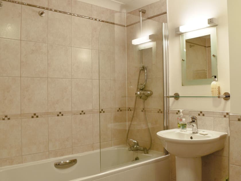 Bathroom | Seaview Apartment21 Spinnakers, Newquay
