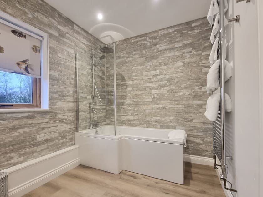 En-suite Bedroom 1  | Ashen Equestrian : Mac Shack Stable - Ashen Equestrian, Ashen, near Clare