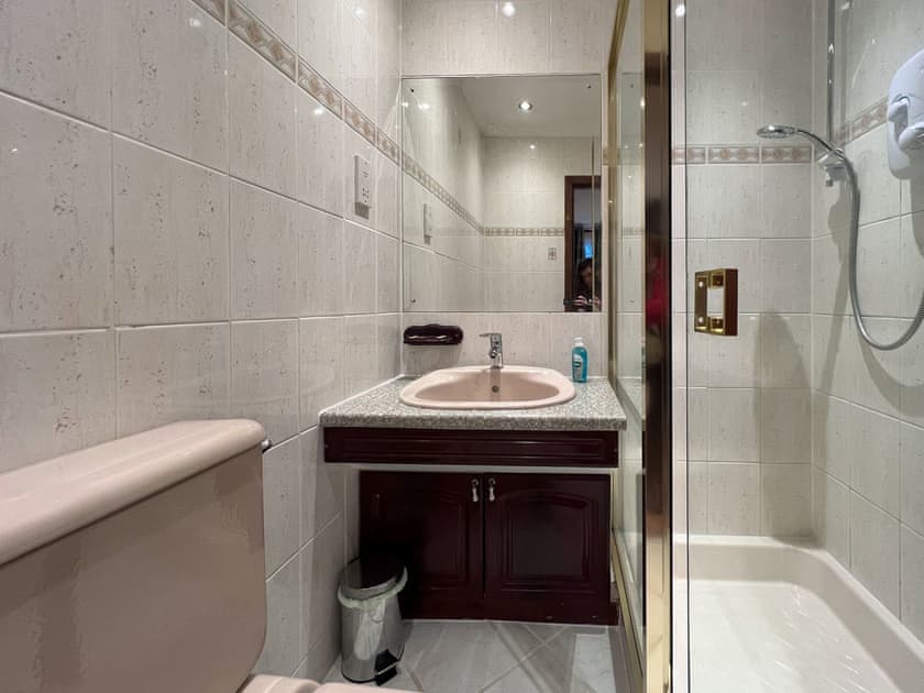 En-suite | Glen View - Great Glen Waterside Cottages, Spean Bridge