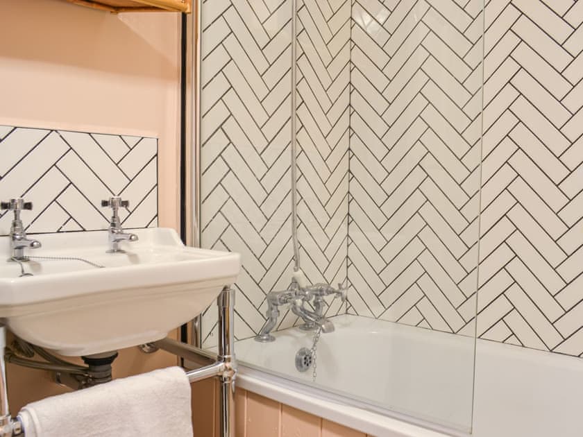 Bathroom | Yew Tree House Cottage, New Romney