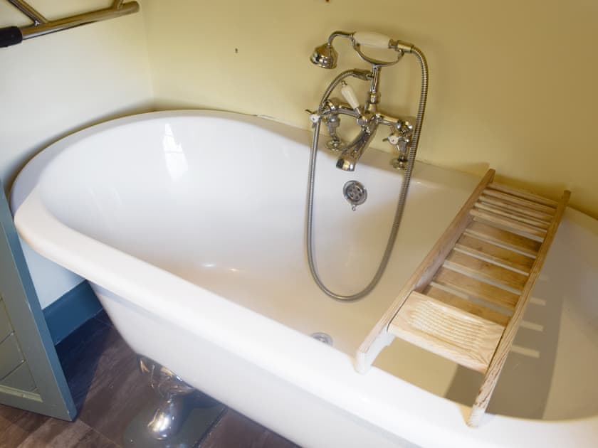 Bathroom | But ’n’ Ben - Ardura Estate, Nr Craignure, Isle of Mull