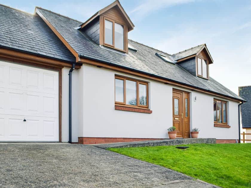 Exterior | Ty’n-y-Canol, Johnston, near Haverfordwest
