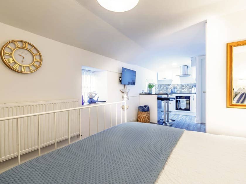 Open plan living space | Lake View - The Old Strawberry Barn Studios, Cheddar