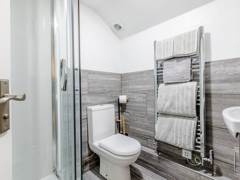 Shower room | Lake View - The Old Strawberry Barn Studios, Cheddar