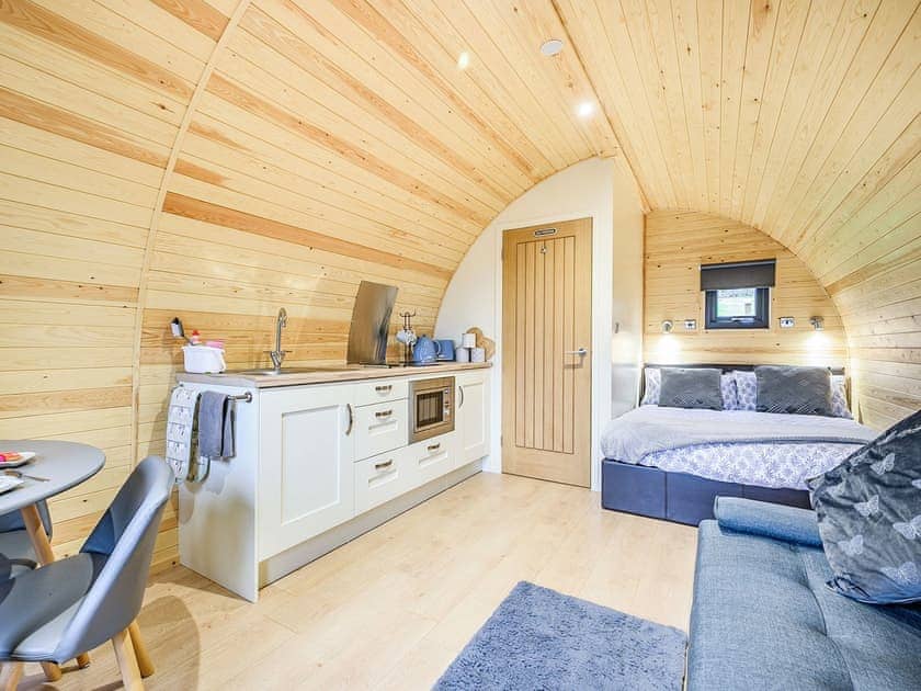Open plan living space | Holdenby - Steepleton Lodge Farm, East Haddon