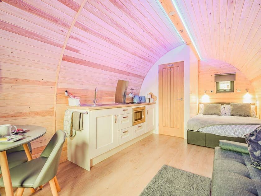 Open plan living space | Holdenby - Steepleton Lodge Farm, East Haddon