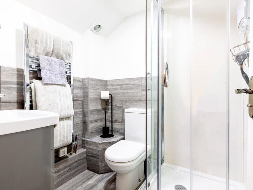 Shower room | Tor View - The Old Strawberry Barn Studios, Cheddar