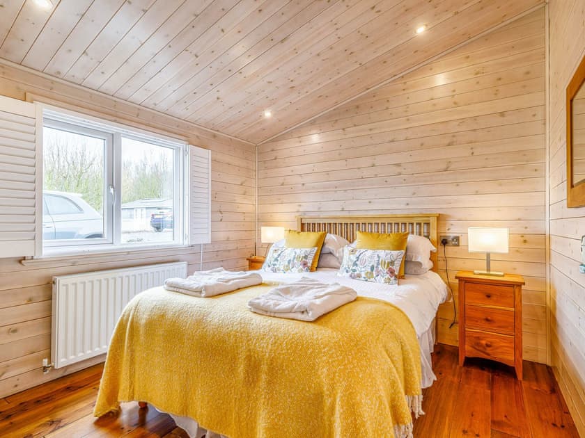Double bedroom | Walnut Lodge, Mercia Marina, Willington