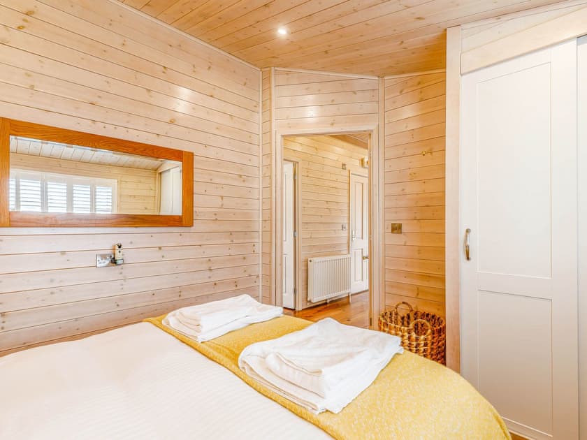 Double bedroom | Walnut Lodge, Mercia Marina, Willington
