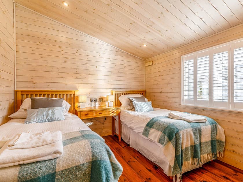 Twin bedroom | Walnut Lodge, Mercia Marina, Willington