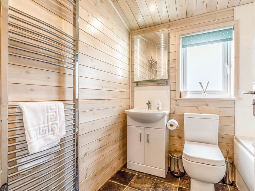 Bathroom | Walnut Lodge, Mercia Marina, Willington