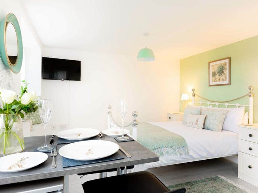 Open plan living space | Meadow View - The Old Strawberry Barn Studios, Cheddar