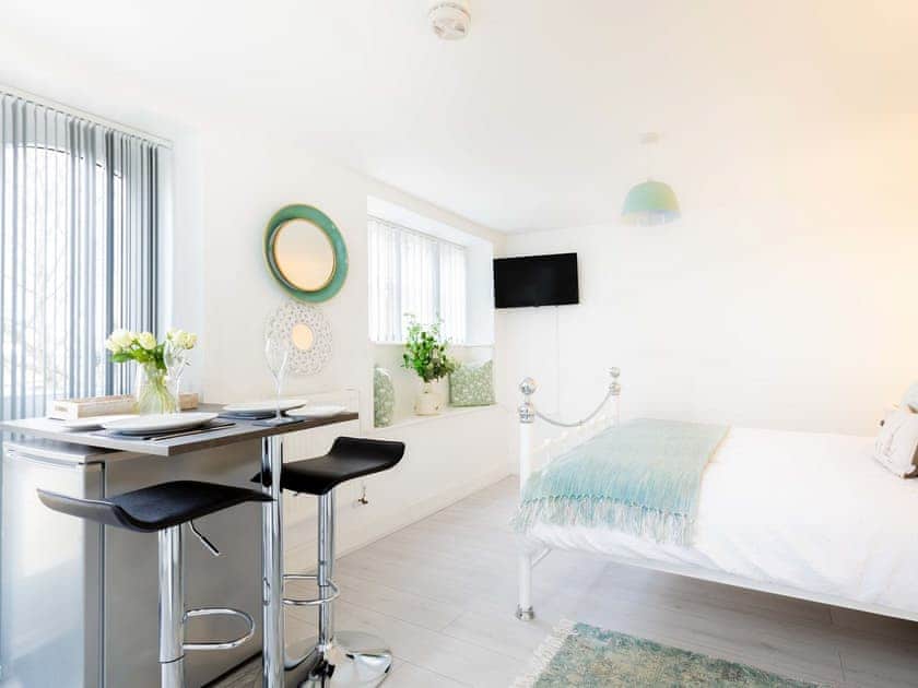 Open plan living space | Meadow View - The Old Strawberry Barn Studios, Cheddar