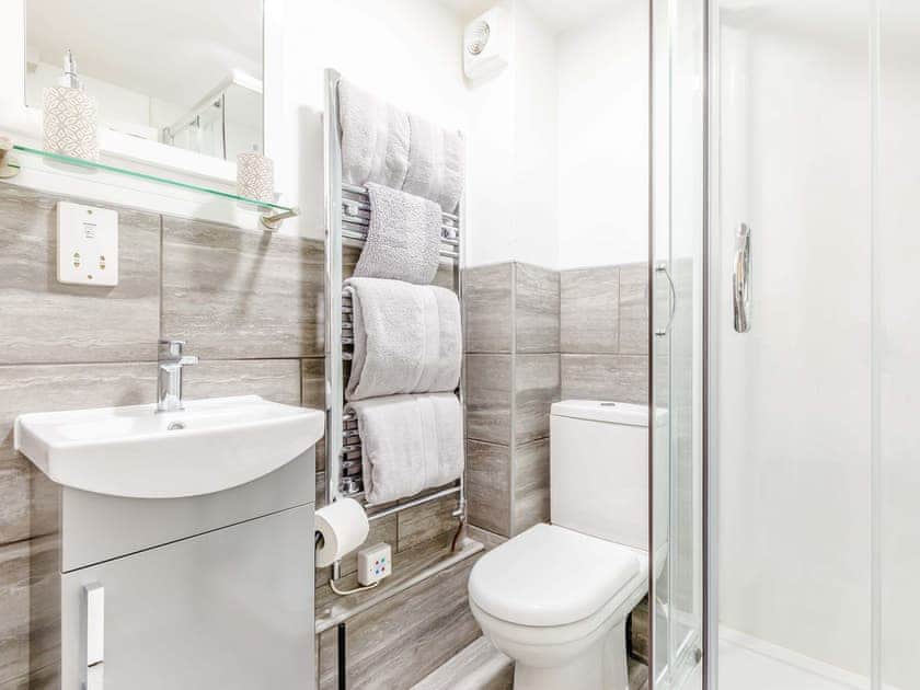 Shower room | Meadow View - The Old Strawberry Barn Studios, Cheddar