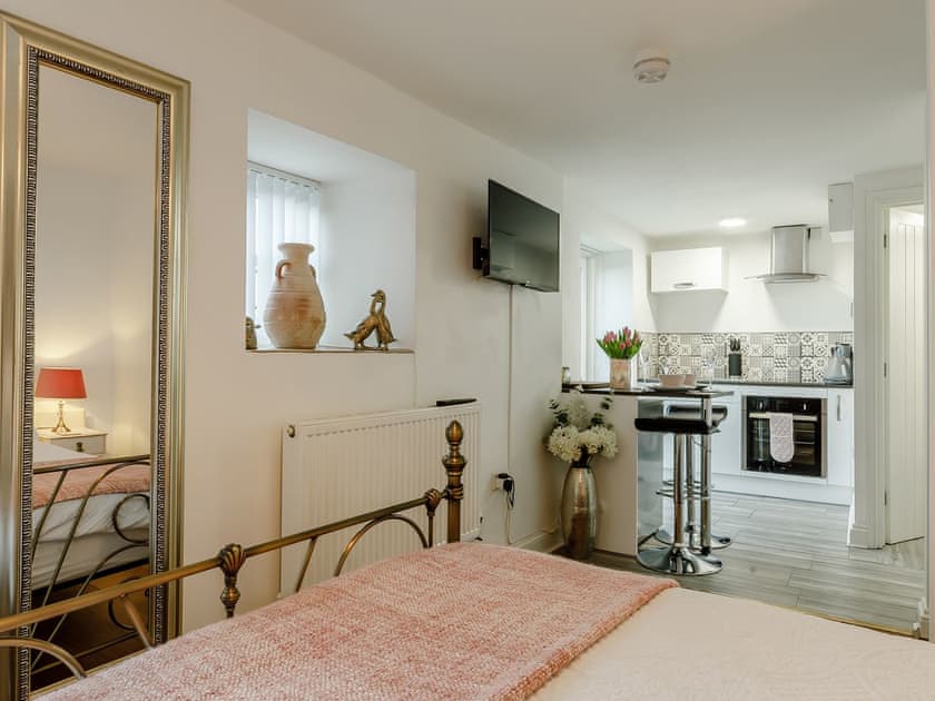 Open plan living space | Orchard View - The Old Strawberry Barn Studios, Cheddar