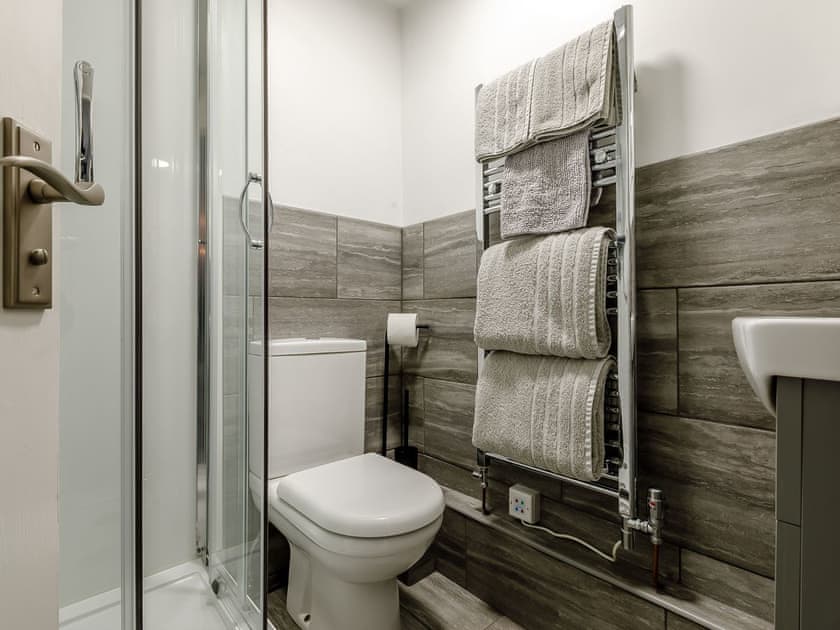 Shower room | Orchard View - The Old Strawberry Barn Studios, Cheddar