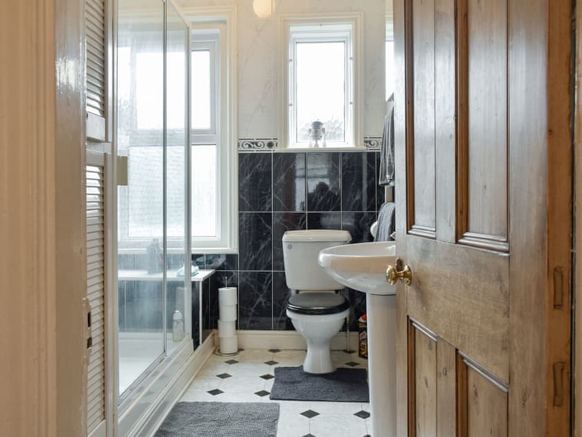 Shower room | Laburnum House, Matlock