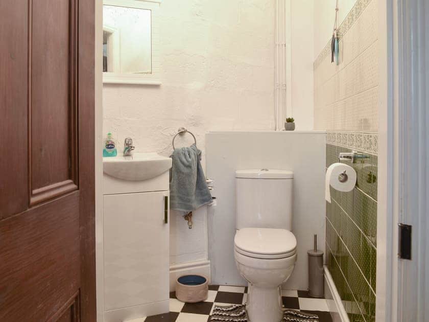 Separate toilet | Laburnum House, Matlock