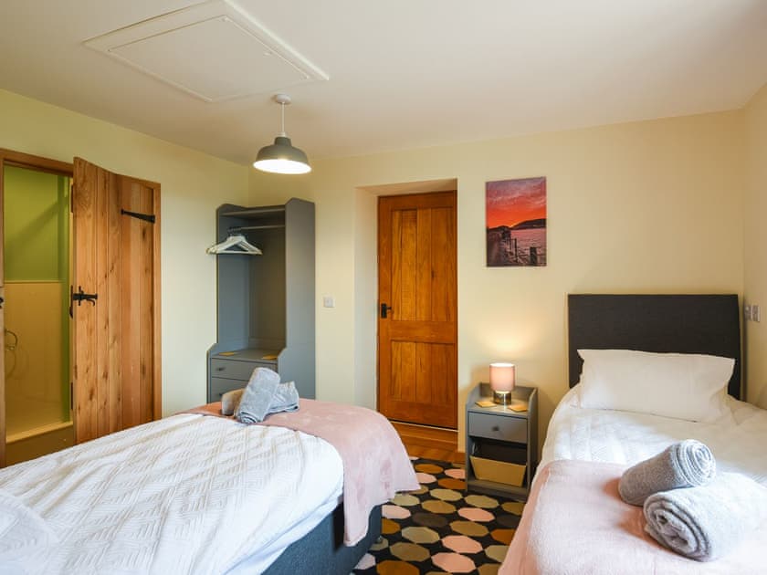Twin bedroom | Yr Hen Feudy at Pentre Farm, Llansilin, Oswestry