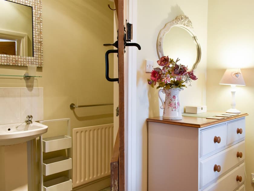 En-suite | High Dalton Hall Cottage, Newsham, near Richmond