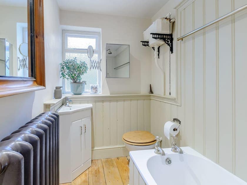 Bathroom | Anchor Light Cottage, Faversham